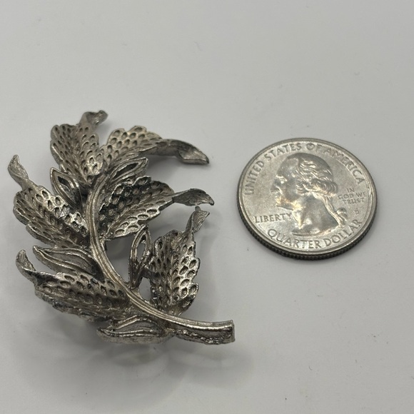 Vintage Sterling Silver Tone Leaf Brooch Pin Textured Foliage Nature Jewelry - Picture 1 of 2